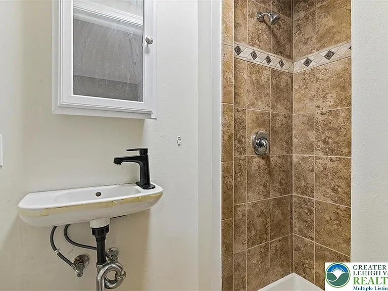 510 5th Ave — Photo 13