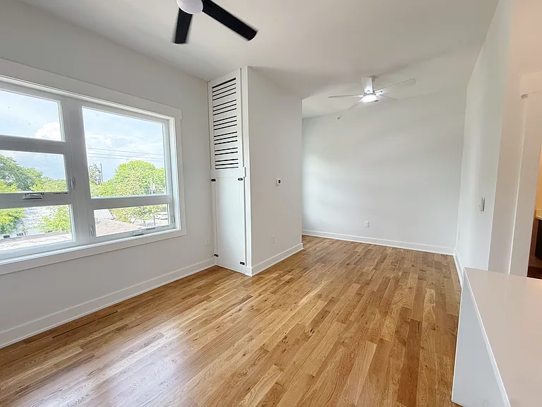 720 Castle St #304 — Photo 1