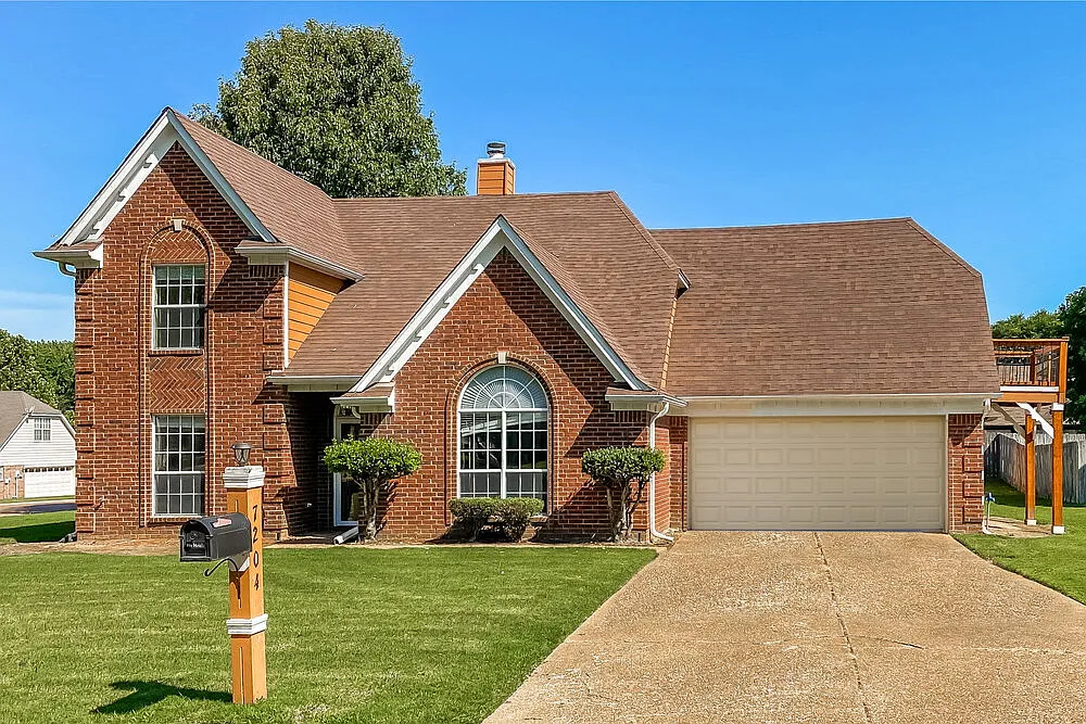 4 bed, 3.0 bath, 2246 sqft, $2,455 — Photo 1