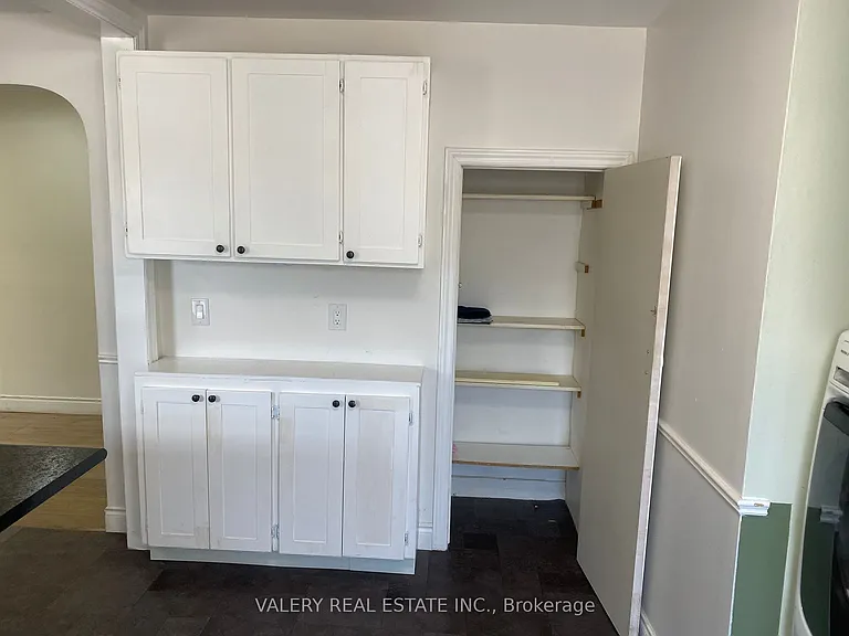 374 Edmonton St #MAIN — Photo 5