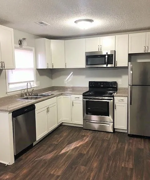 102 Terrace Dr #E — Photo 1