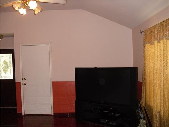 4th image of 3515 La Playa Dr