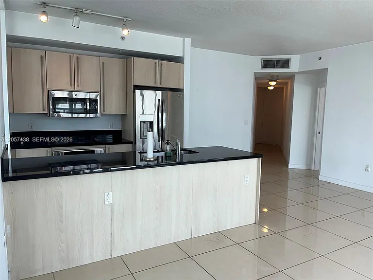 1111 SW 1st Ave #1025 — Photo 8