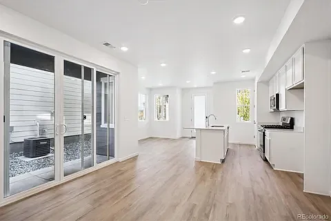 3 bed, 1444 sqft, $2,675 — Photo 3