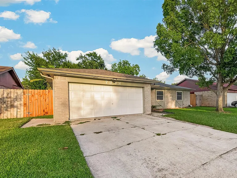 7338 Cornwall Bridge Ln — Photo 2
