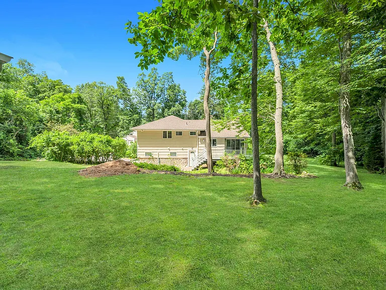 336 Dix Hills Rd #1 — Photo 30