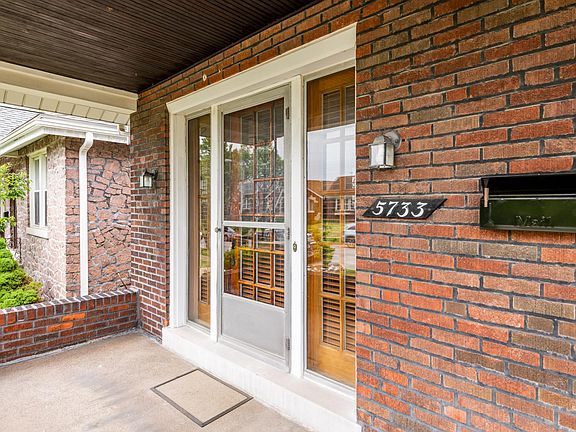 3rd image of 5733 Lisette Ave