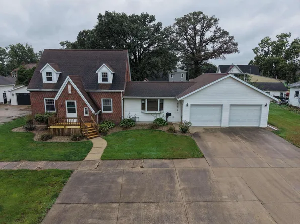 914 1st Ave, Ackley, IA 50601