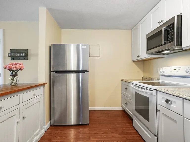 16 Mayberry Dr #4 — Photo 6