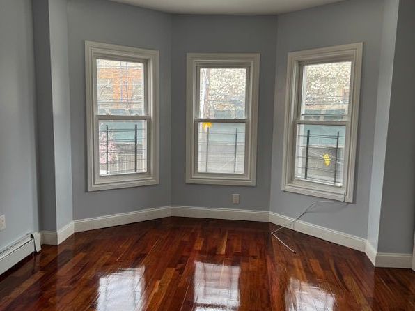 818 E 216th St Floor 2