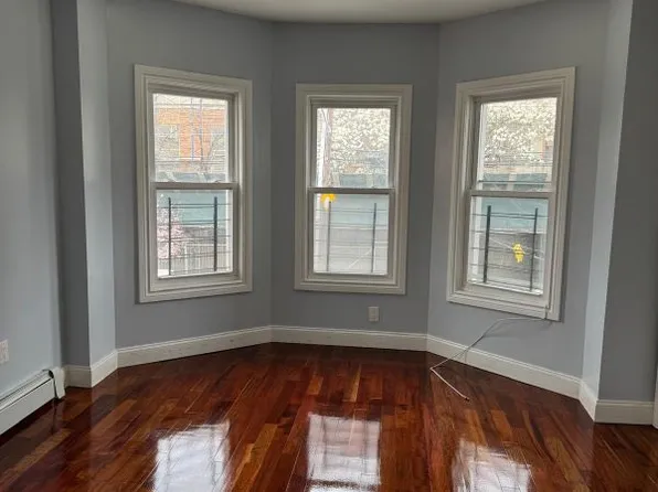 818 E 216th St Floor 2, Bronx, NY 10467