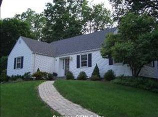 61 Ridgebrook Dr, West Hartford, CT 06107