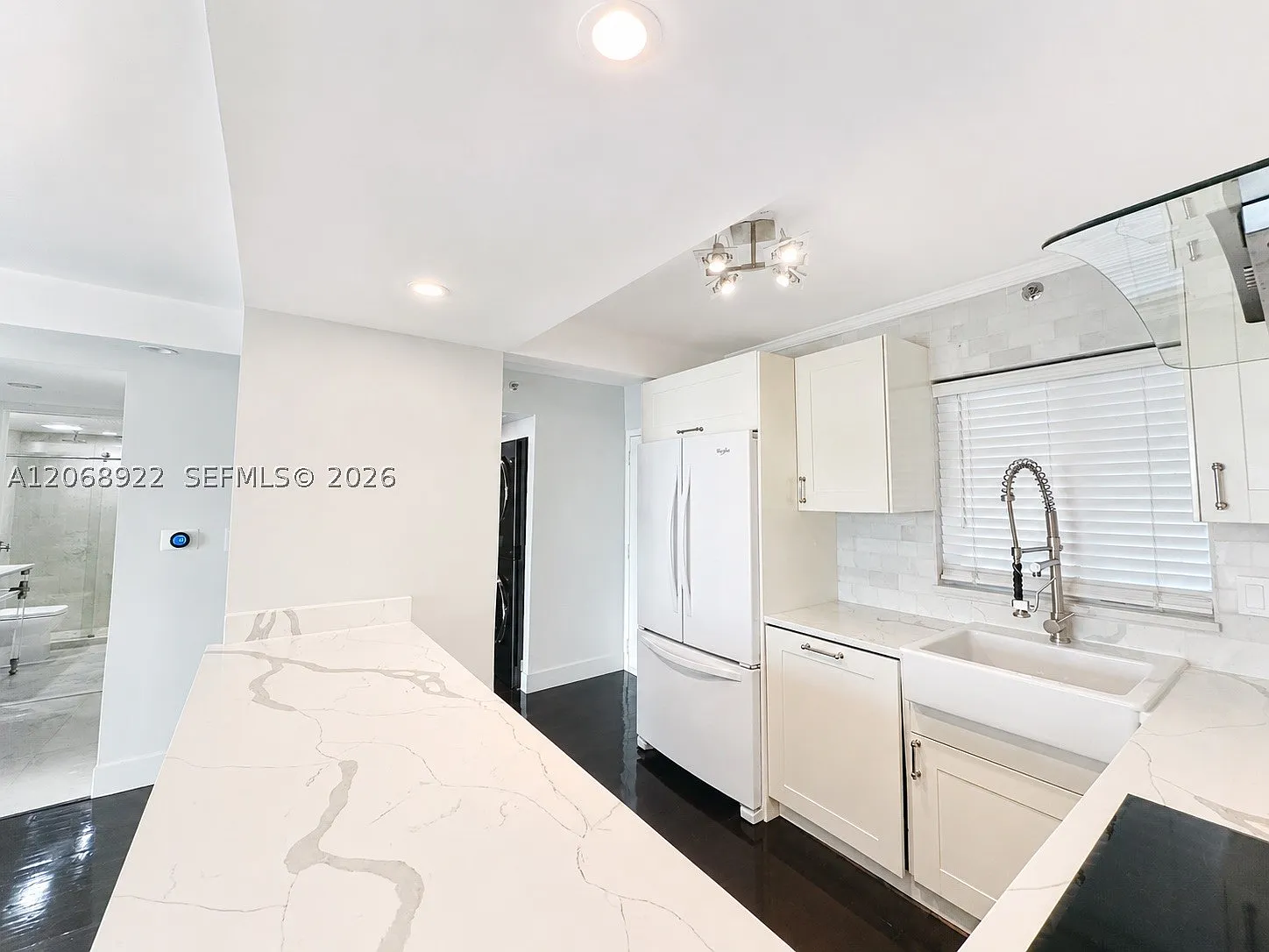 2 bed, 2.0 bath, 883 sqft, $2,500 — Photo 4