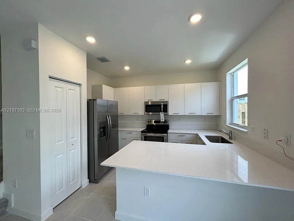 Westview North — Photo 4