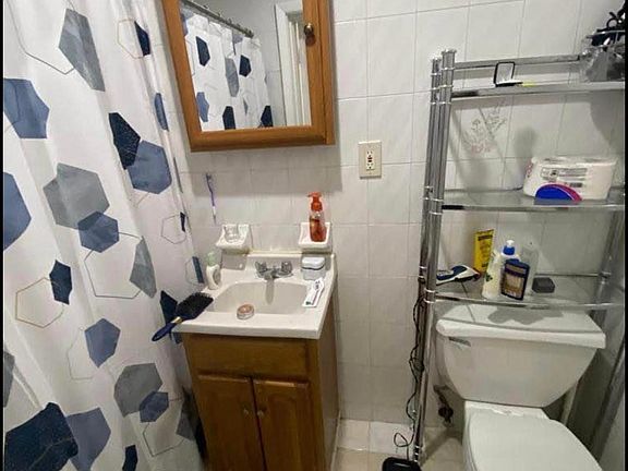 4th image of 7134 Metropolitan Ave #2