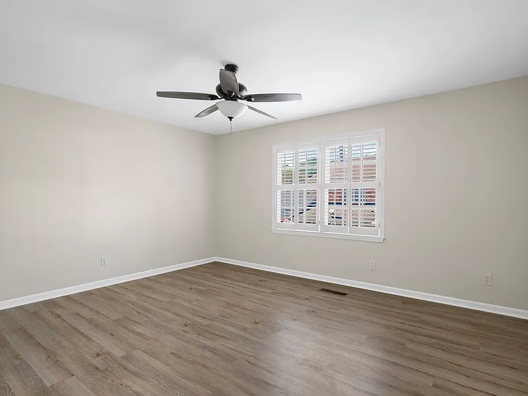 664 Swinton Ct — Photo 19