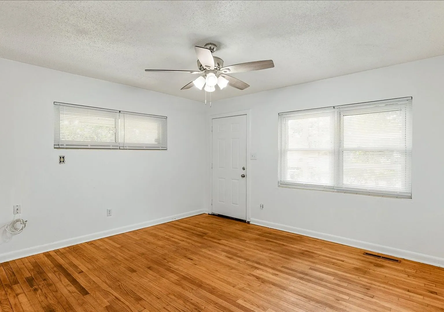 Spacious 3 Bedroom House Near Fsu For August 2027 — Photo 3