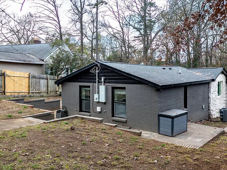 19 Granada Dr — Photo 25
