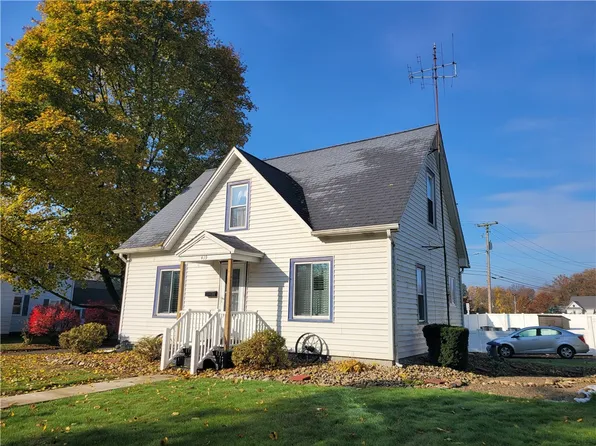 419 Greenwood Dr, Grove City, PA 16127
