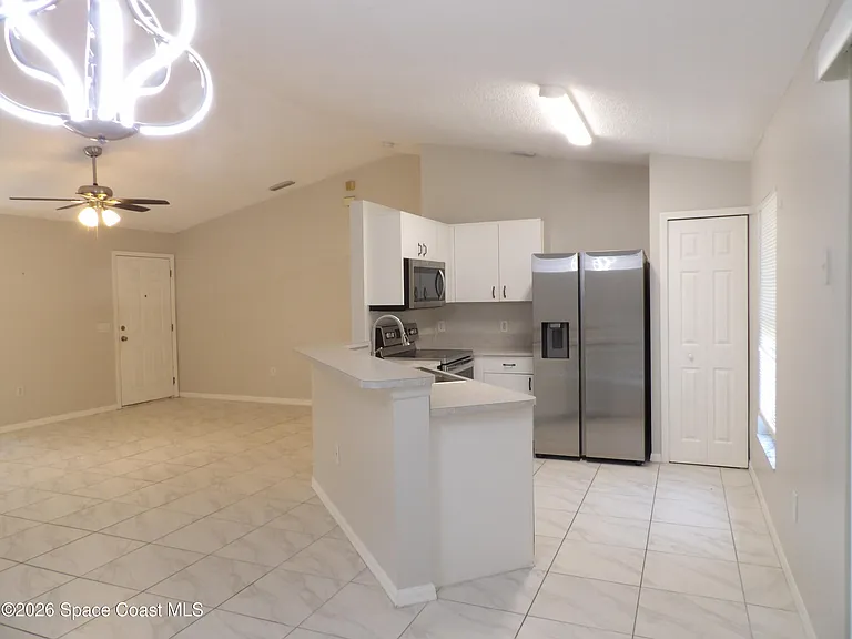 998 Camden Ave NW — Photo 8