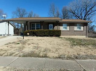 3040 Chance Dr, Florissant, MO 63031