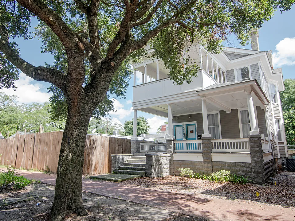 408 E Henry St #408