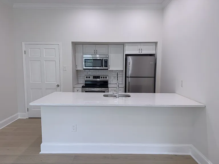 1703 Green St #4 — Photo 9