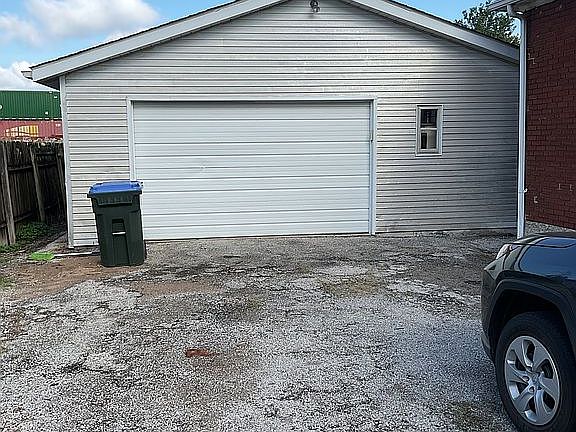 4th image of 921 Columbia Rd