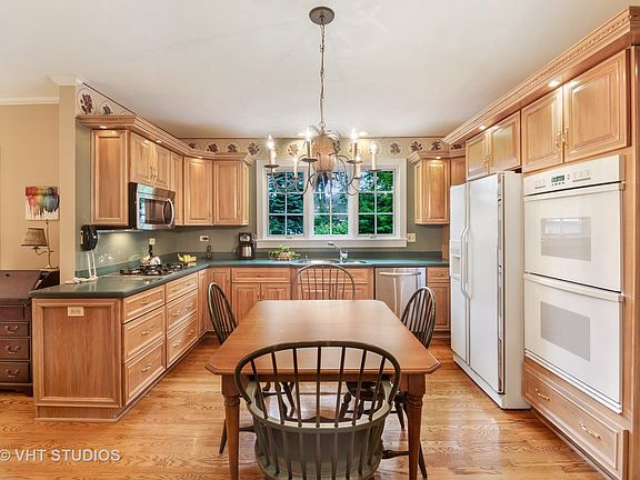 4th image of 605 S Burton Pl