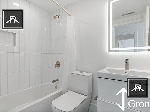 4th image of 1582 Beacon St #100
