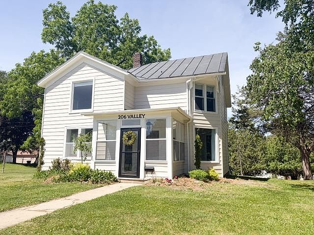 1st image of 206 Valley St