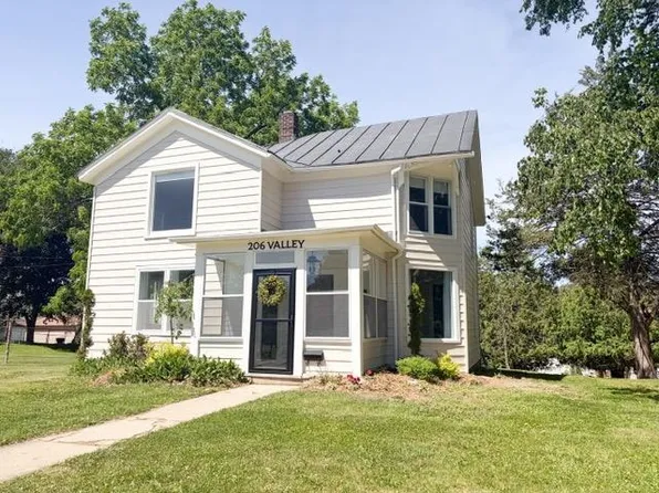 206 Valley St, Horicon, WI 53032