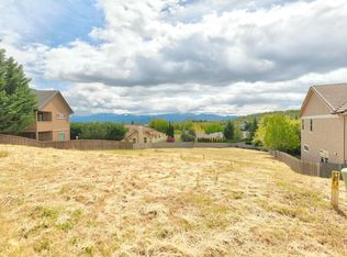 5633 Fallbrook Ln, Medford, OR 97504