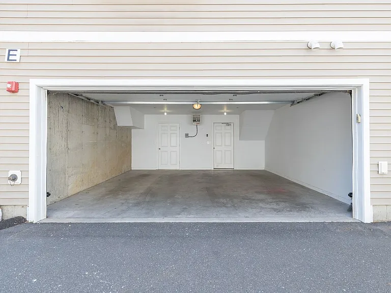 Summerview Square — Photo 24