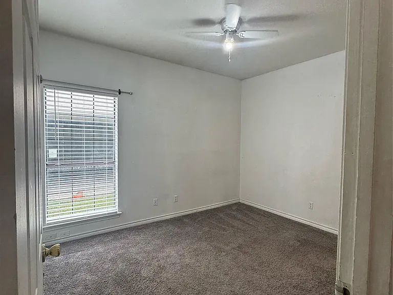 201 E Windsor Dr — Photo 24