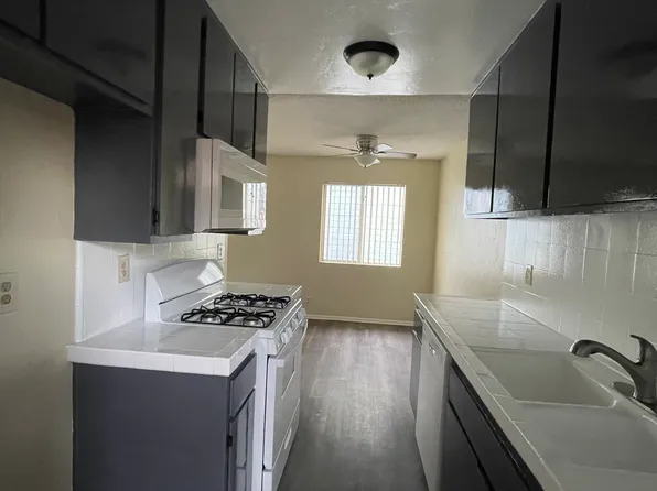 7037 Vassar Ave APT 15, Canoga Park, CA 91303