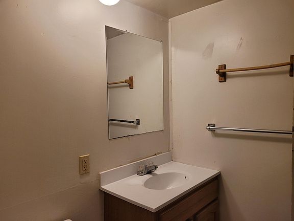3rd image of 257 W Whalen St #8