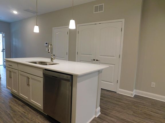 5th image of 3775 Summerline Ln NE