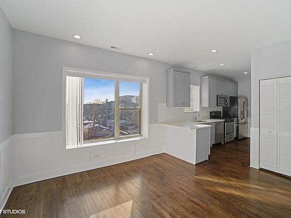 3rd image of 4210 S King Dr