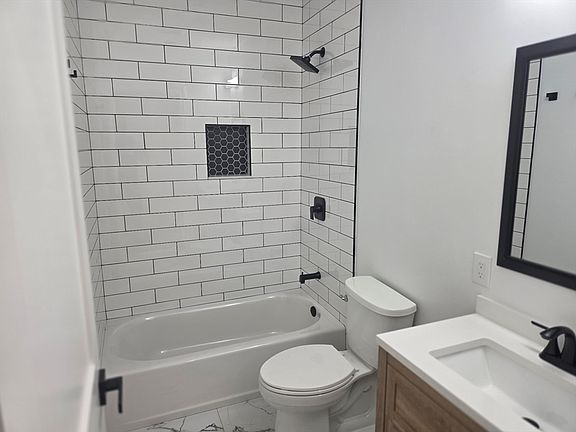 4th image of 21 Marcella St Suite 2