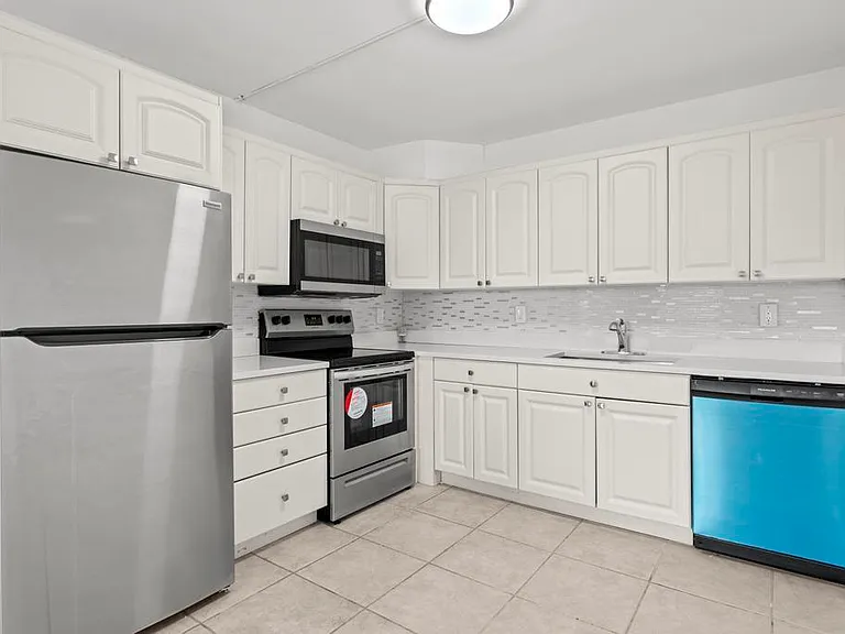 2044 Hythe Pl #C — Photo 1