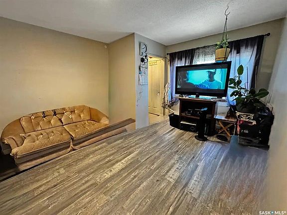 2nd image of 807 Weldon AVENUE