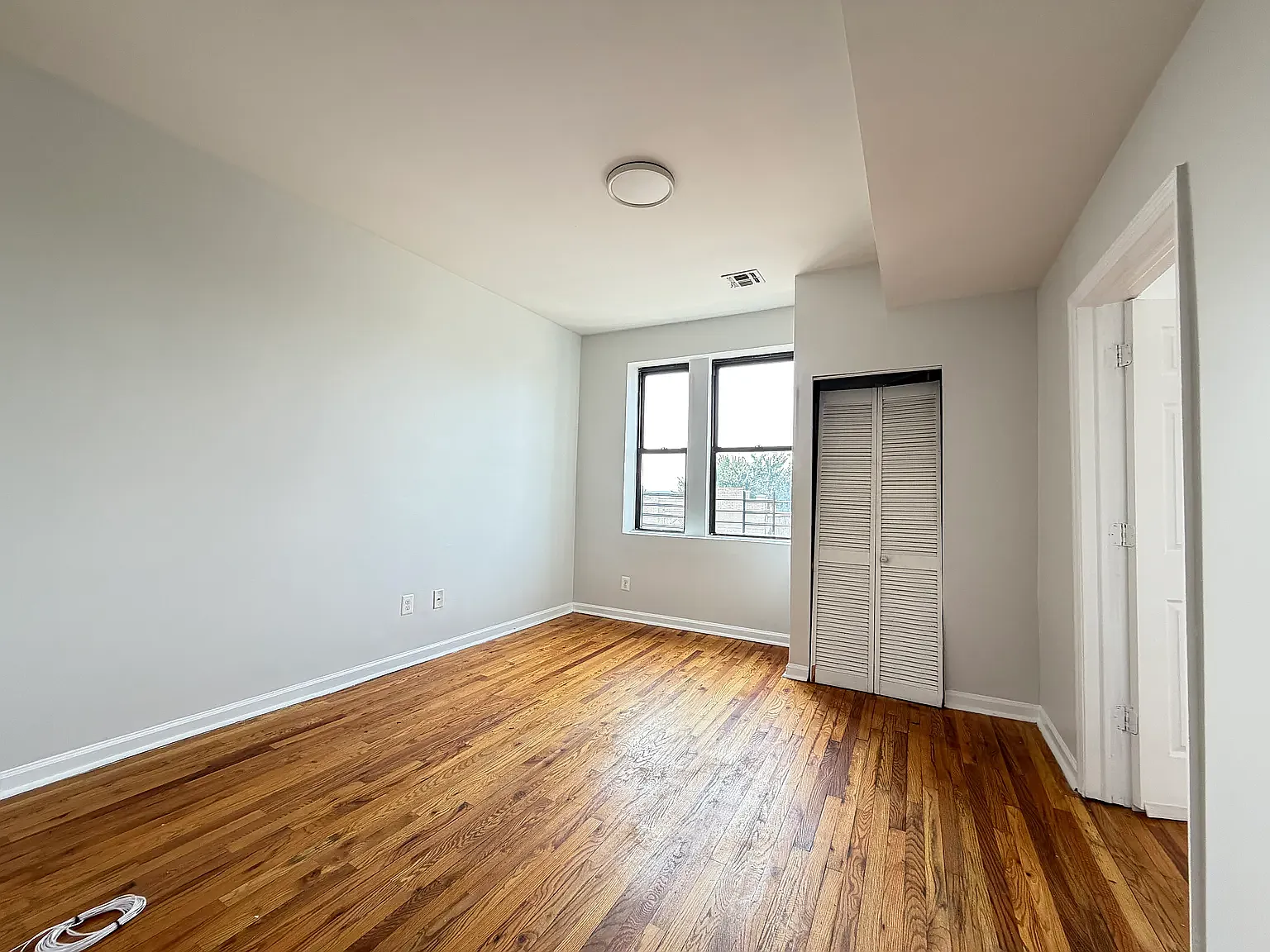 2 bed, 800 sqft, $1,950 — Photo 4