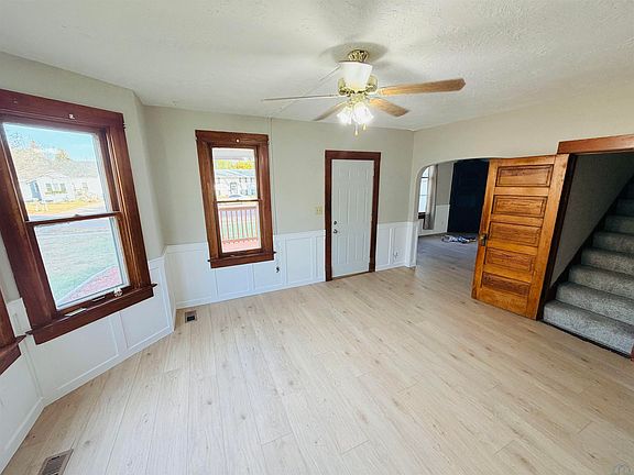 5th image of 305 N Main St