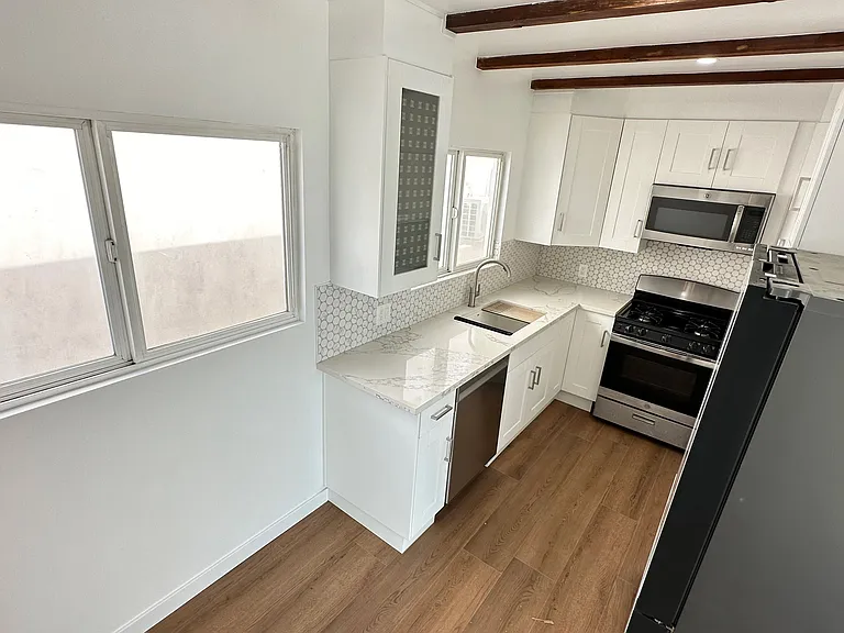 118 45th St #118 — Photo 7