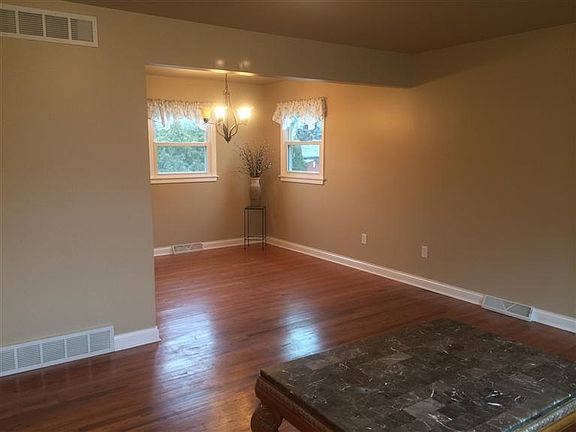 2nd image of 1644 Brookview Ct
