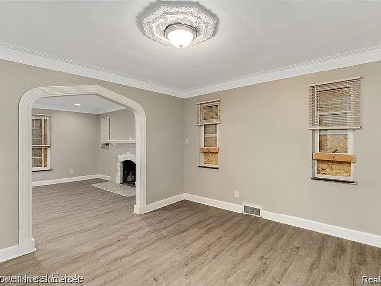 5574 Buckingham Ave — Photo 7