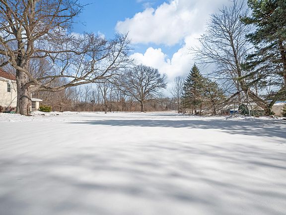 5th image of 962 Golf Rd