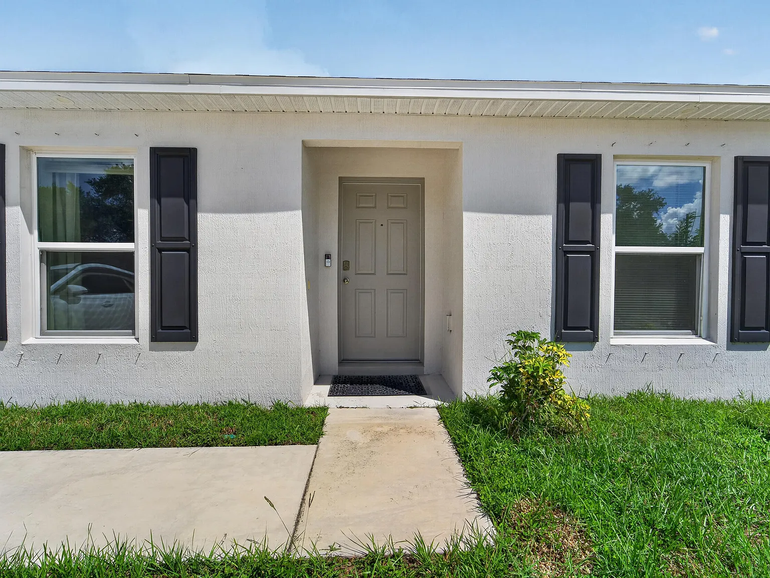 3 bed, 2.0 bath, 1230 sqft, $3,100 — Photo 3