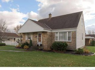 25 Cathedral Ln, Cheektowaga, NY 14225